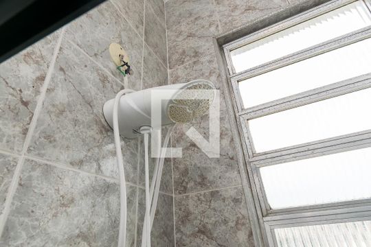 Banheiro de apartamento à venda com 2 quartos, 60m² em Braz de Pina, Rio de Janeiro
