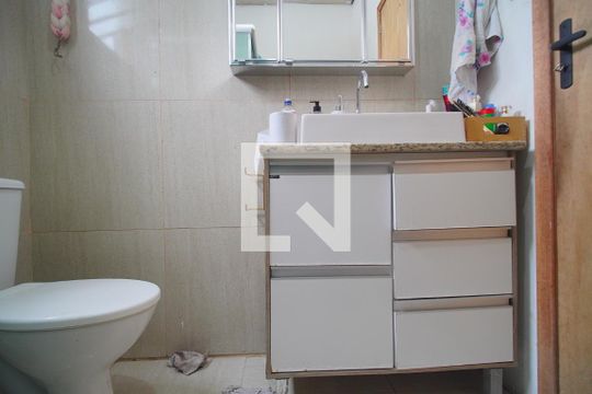 Banheiro de casa à venda com 2 quartos, 180m² em Rondônia, Novo Hamburgo