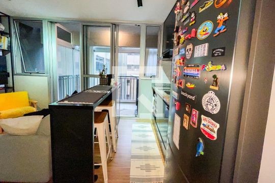 Cozinha de apartamento para alugar com 1 quarto, 36m² em Sumarezinho, São Paulo