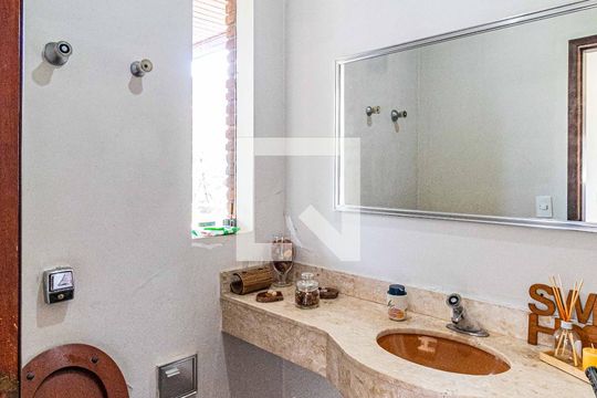 Lavabo de casa à venda com 5 quartos, 550m² em Caxingui, São Paulo