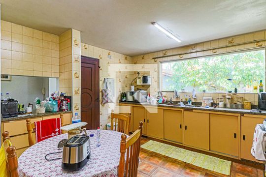 Cozinha de casa à venda com 5 quartos, 550m² em Caxingui, São Paulo
