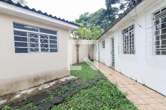 Área externa de casa à venda com 3 quartos, 170m² em Jardim das Américas, Curitiba