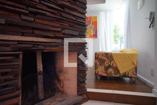 Sala -Lareira de apartamento para alugar com 1 quarto, 100m² em Cachoeira do Bom Jesus Leste, Florianópolis