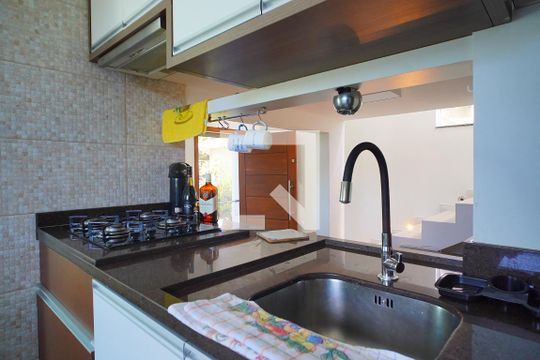 Cozinha de apartamento para alugar com 1 quarto, 100m² em Cachoeira do Bom Jesus Leste, Florianópolis