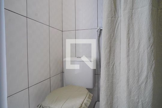 Banheiro de apartamento para alugar com 1 quarto, 100m² em Cachoeira do Bom Jesus Leste, Florianópolis