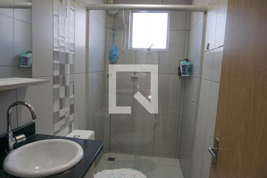 Banheiro de apartamento à venda com 2 quartos, 51m² em Canudos, Novo Hamburgo