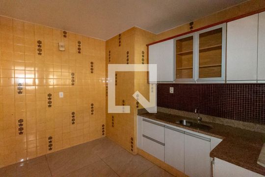 Cozinha e Área de Serviço de apartamento para alugar com 4 quartos, 160m² em Santo Antônio, Belo Horizonte