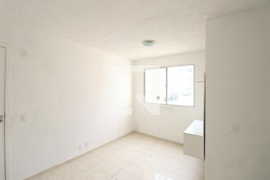Sala de apartamento para alugar com 2 quartos, 42m² em Nova Cidade, São Gonçalo