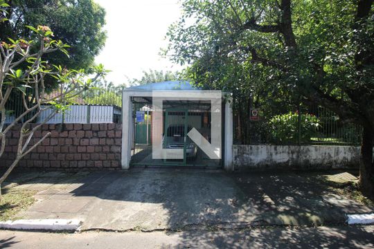 Fachada de casa à venda com 5 quartos, 180m² em Nossa Senhora das Gracas, Canoas