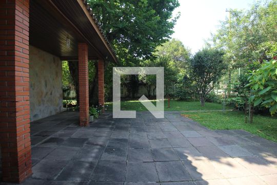 Área externa de casa à venda com 5 quartos, 180m² em Nossa Senhora das Gracas, Canoas