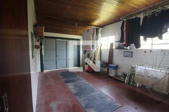 Garagem de casa à venda com 5 quartos, 180m² em Nossa Senhora das Gracas, Canoas