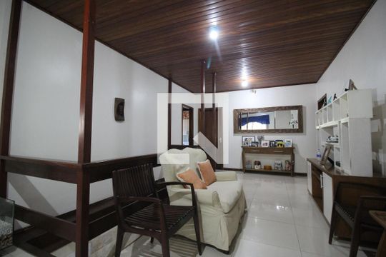 Casa à venda com 5 quartos, 180m² em Nossa Senhora das Gracas, Canoas