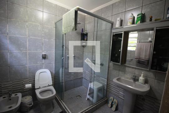 Banheiro 1 de casa à venda com 5 quartos, 180m² em Nossa Senhora das Gracas, Canoas