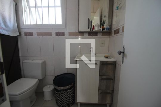 Banheiro 1 de casa à venda com 2 quartos, 105m² em Harmonia, Canoas