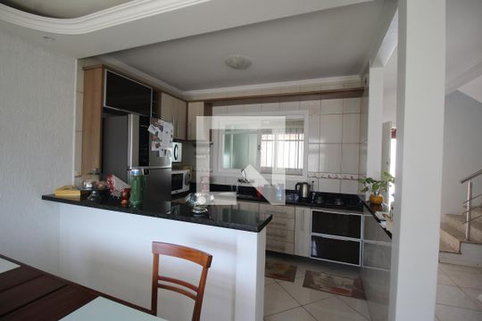 Cozinha de casa à venda com 2 quartos, 105m² em Harmonia, Canoas