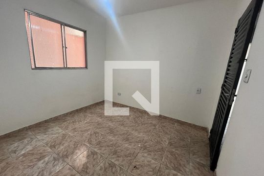 Quarto de kitnet/studio para alugar com 1 quarto, 15m² em Parque das Paineiras, São Paulo