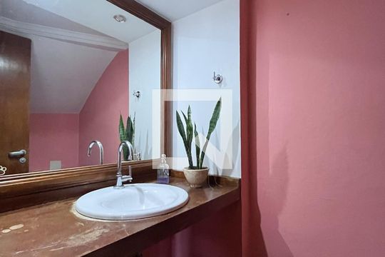 Lavabo de casa à venda com 3 quartos, 180m² em Planalto Paulista, São Paulo