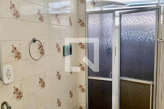 Banheiro de apartamento para alugar com 2 quartos, 83m² em Inhaúma, Rio de Janeiro