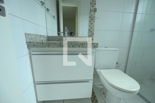 Banheiro 1 de casa de condomínio para alugar com 3 quartos, 90m² em Jardim Imperial, Aparecida de Goiânia