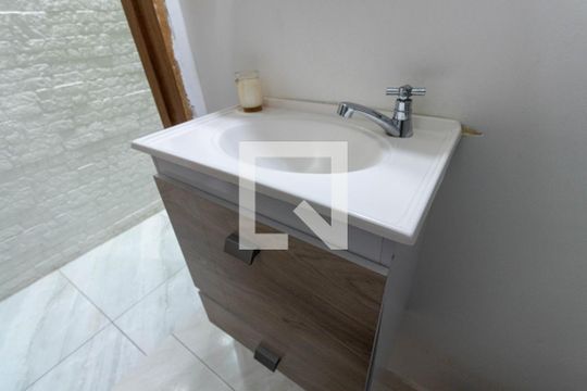 Lavabo de casa para alugar com 3 quartos, 250m² em Jardim Três Marias, São Paulo
