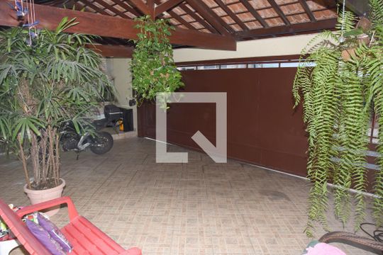 Garagem de casa à venda com 3 quartos, 127m² em Jardim Sabará, São Paulo