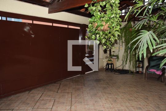 Garagem de casa à venda com 3 quartos, 127m² em Jardim Sabará, São Paulo