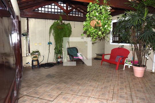 Quintal de casa à venda com 3 quartos, 127m² em Jardim Sabará, São Paulo