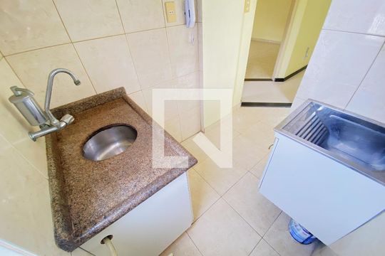 Cozinha de apartamento para alugar com 1 quarto, 46m² em Amaralina, Salvador