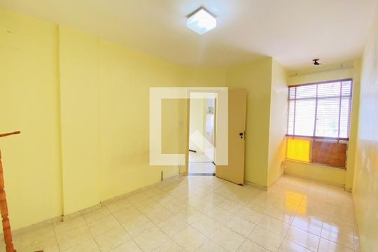 Quarto de apartamento para alugar com 1 quarto, 46m² em Amaralina, Salvador
