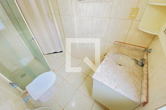 Banheiro de apartamento para alugar com 1 quarto, 46m² em Amaralina, Salvador