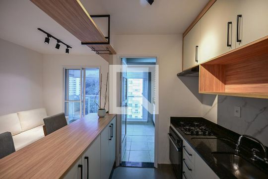 Sala/cozinha de apartamento à venda com 1 quarto, 38m² em Vila Andrade, São Paulo