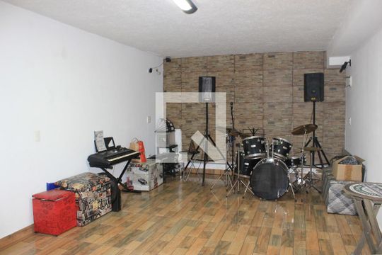 Salão de Festas  de casa à venda com 2 quartos, 69m² em Jardim Vila Galvão, Guarulhos