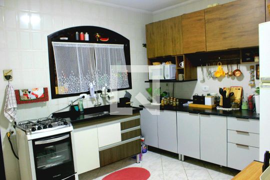 Cozinha de casa à venda com 2 quartos, 69m² em Jardim Vila Galvão, Guarulhos