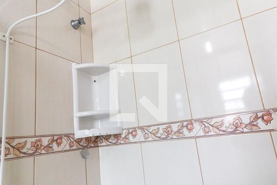 Banheiro da Suíte/Área de Serviço de apartamento para alugar com 1 quarto, 25m² em Alto Boqueirão, Curitiba