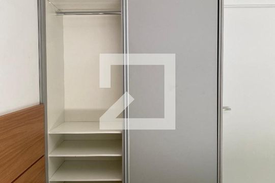 Guarda Roupa de kitnet/studio para alugar com 1 quarto, 28m² em Pinheiros, São Paulo