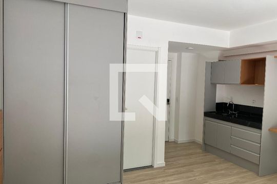 Guarda Roupa  de kitnet/studio para alugar com 1 quarto, 28m² em Pinheiros, São Paulo