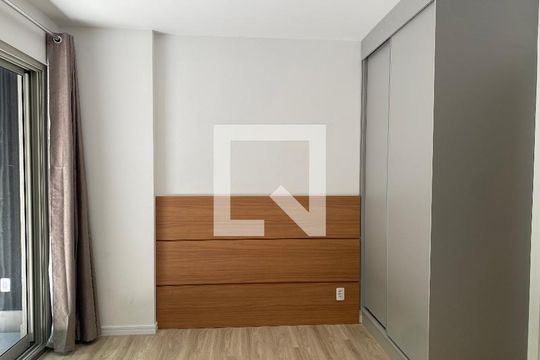 Guarda Roupa  de kitnet/studio para alugar com 1 quarto, 28m² em Pinheiros, São Paulo