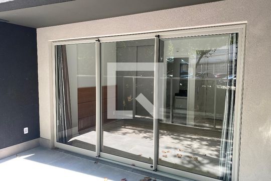 Sacada de kitnet/studio para alugar com 1 quarto, 28m² em Pinheiros, São Paulo