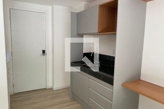 Cozinha de kitnet/studio para alugar com 1 quarto, 28m² em Pinheiros, São Paulo