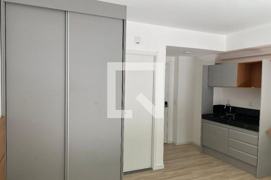 Guarda Roupa  de kitnet/studio para alugar com 1 quarto, 28m² em Pinheiros, São Paulo