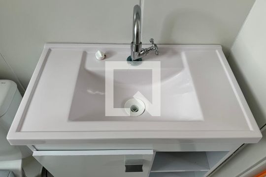Banheiro Social de apartamento para alugar com 2 quartos, 43m² em Recreio dos Bandeirantes, Rio de Janeiro