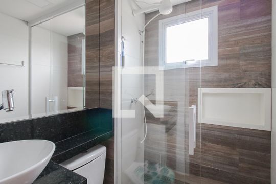 Banheiro de apartamento para alugar com 2 quartos, 53m² em Matriz, Mauá