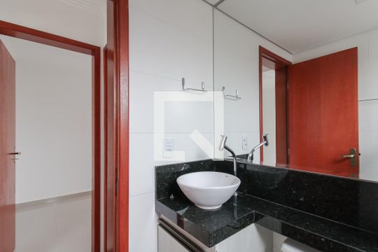 Banheiro de apartamento para alugar com 2 quartos, 53m² em Matriz, Mauá
