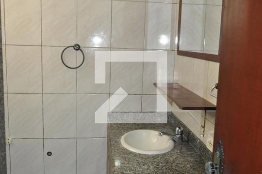 Banheiro de apartamento para alugar com 2 quartos, 55m² em Cachambi, Rio de Janeiro
