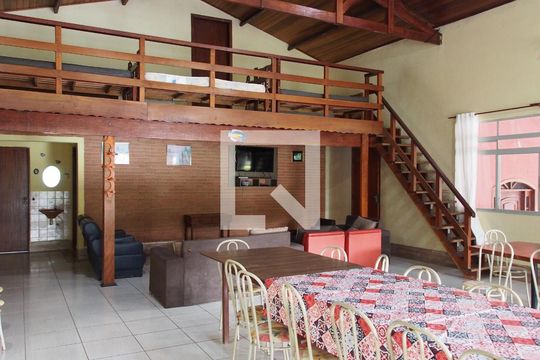 Casa à venda com 3 quartos, 980m² em Ermida, Jundiaí