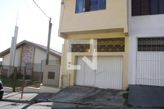 Fachada de casa para alugar com 2 quartos, 55m² em Bom Jesus, Contagem