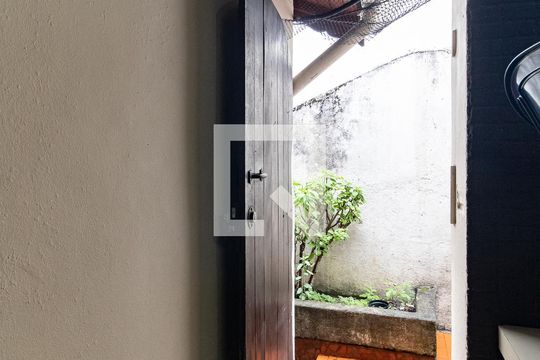 Acesso para a Edícula de casa à venda com 2 quartos, 150m² em Cursino, São Paulo