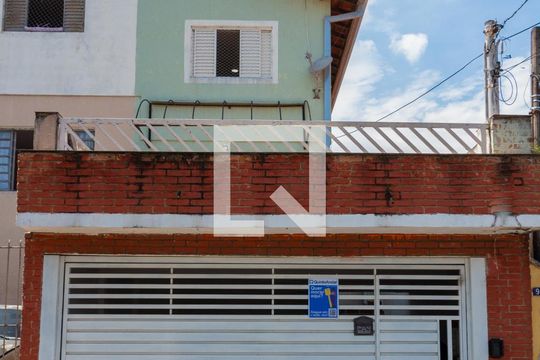 Fachada de casa para alugar com 3 quartos, 120m² em Jardim Santos Dumont, São Paulo