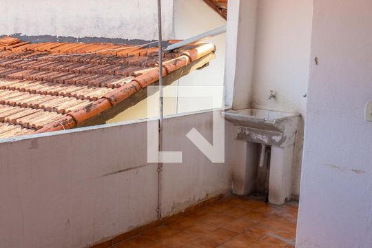 Área Externa de casa para alugar com 3 quartos, 120m² em Jardim Santos Dumont, São Paulo