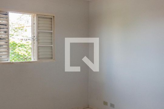 Quarto 1 de casa para alugar com 3 quartos, 120m² em Jardim Santos Dumont, São Paulo